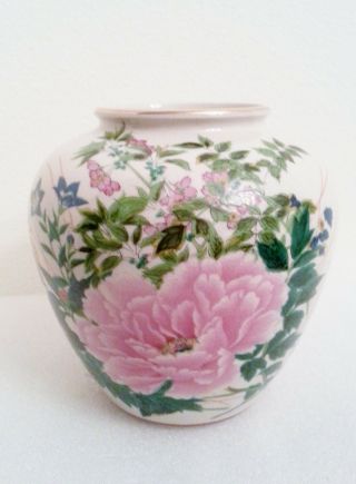 Vintage Ceramic Hand Painted Gold Rim Pink Flower Vase 7.  5 "