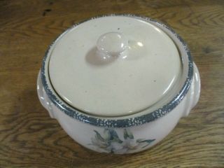 Home And Garden Party Magnolia Casserole Dish Bean Pot 2002 Hand made Stoneware 2