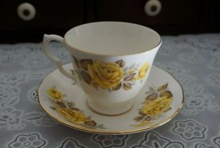 Vintage Queen Anne Yellow Rose Footed Teacup And Saucer 8616,  England