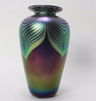 Stuart Abelman Pulled Feather Iridescent Aurene Art Glass Vase Signed - 5 3/4 "