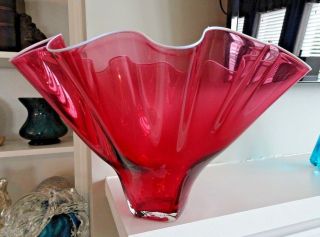 Large Signed Jonathan Winfisky Studio Art Glass Shell Centerpiece Ruby Bowl 1997