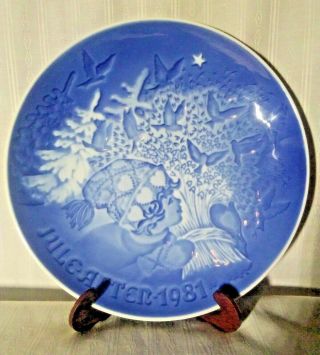 Royal Copenhagen Porcelain Christmas 1981 Plate