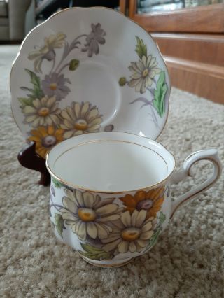 Vintage Royal Albert Bone China Flower Of The Month 4 Daisy Tea Cup & Saucer