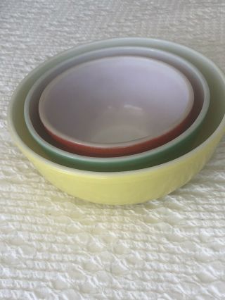Set Of 3 Vintage Pyrex Mixing Nesting Bowls Red,  Green And Yellow