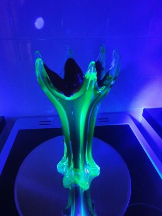 Absolutely stunning Very Large Murano Uranium Glass Vase 2