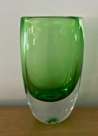 Kosta Vicke Lindstrand Green Cased Art Glass Sommerso Vase 46076 6.  5 " Signed