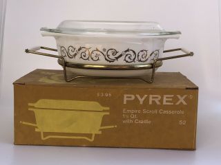 Vintage Pyrex 1 1/2 Qt.  Empire Scroll Casserole With Cradle 1959