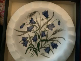 Flower Of Scotland,  St.  Andrews Pottery,  Fine Bone China Bud Vase.  Scotland