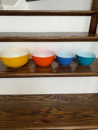 Vintage Pyrex 4 Nesting Bowl Set Solid Colors