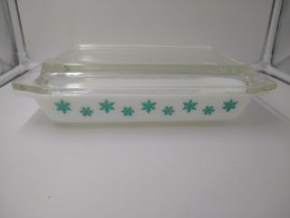 Vintage Pyrex Space Saver 1.  25 Qt 548 - B White Turquoise Snowflake 1960s