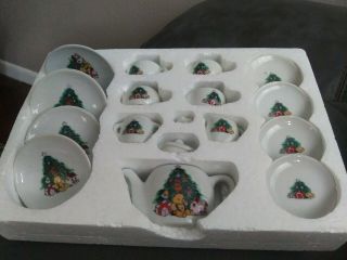 17 Piece Christmas Porcelain Tea Set