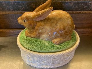 Vintage Fitz Floyd Bunny Rabbit Their Take On Majolica 1.  5pint Casserole Box