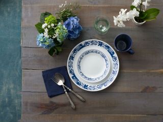 Corelle True Blue & White Floral Motif 16 Piece Dinnerware Set Service for 4 2