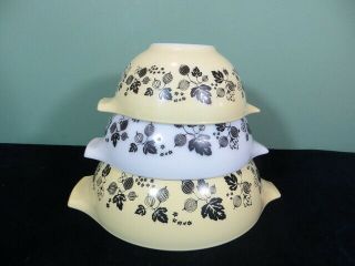 Pyrex Gooseberry Cinderella Mixing Bowls Set Black On Yellow / White 442 443 444