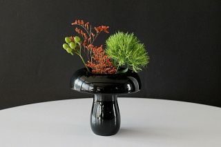 Post Modern Karim Rashid " Ufo " Vase For Mikasa Black