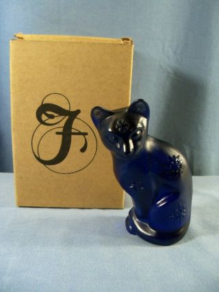 Fenton Rosso Stylized Cat Figurine Blue Glass Sand Carved Snowflakes Limited Ed