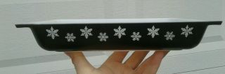 Pyrex Black White Snowflake 548 - B.  1 1/4 Qt U S A Space Saver Casserole Dish