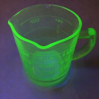 Hazel Atlas Uranium Green Depression Glass Measuring Cup Kelloggs Logo 3 Spout