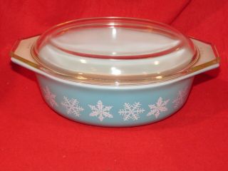 Vintage Pyrex Turquoise Snowflake 043 1 1/2 Quart Oval Covered Casserole. 2