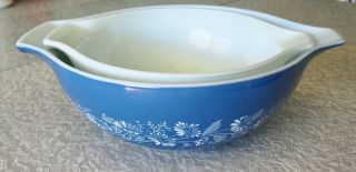Set Of 2 Pyrex Colonial Mist Blue Flower Daisy Cinderella Nesting Bowls 443 444