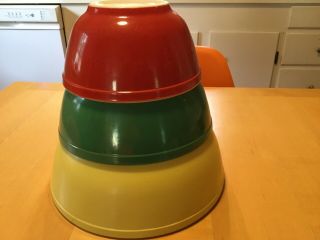Vintage Set Of 3 Pyrex Primary Colors Mixing Nesting Bowls Yellow Green Red