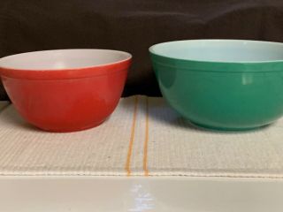 Vintage Early Pyrex Red 1 1/2 & Green 2 1/2 Qt Mixing Bowl Primary