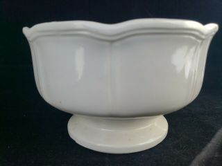Vintage Winter White Porcelain Pedestal Centerpiece Bowl Planter 8.  5 x 5.  25 