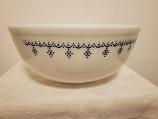 Vintage Pyrex Large White Snowflake Garland 4 Quart Bowl 404