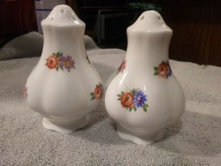 ROYAL ALBERT OLD COUNTRY ROSE SET OF SALT AND PEPPER 3