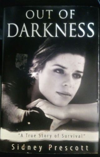 Scream 4 Sidney Prescott Hero Bloody " Out Of Darkness " Book With Scre4m Neve