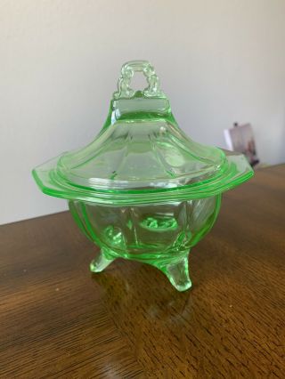 Cambridge Glass Light Emerald Green 864 Covered Candy Box Jar Or Dish Three Toe