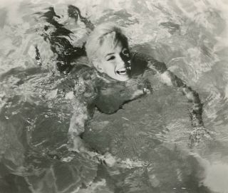 Marilyn Monroe Swimming Pool Photograph Unfinished Film Something ' s Got to Give 2