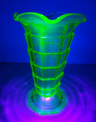 Vintage Green Vaseline - Uranium Depression Glass Ruffled Edge Vase 6.  5 " H