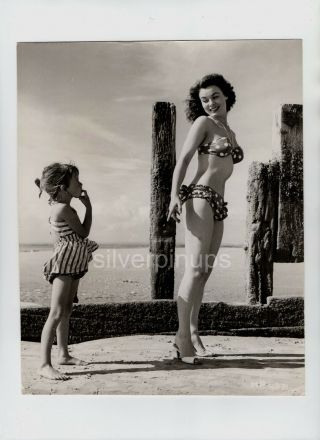 Orig 1958 Sexy,  Anne Heywood In Bikini.  Candid At The Beach Portrait… Gorgeous