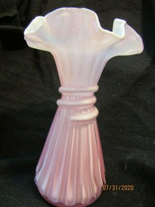 Fenton glass vintage wheat pink bud vase Ruffled top 2