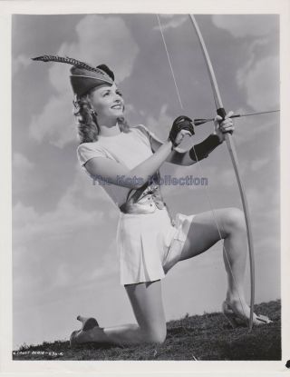 Janet Blair - Mrs.  Robin Hood/leggy - Columbia Photo - 1946