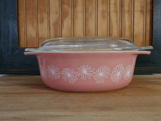 Vintage Pyrex Pink Daisy Oval 1.  5 Qt Casserole Dish W/lid 043 Small Chip Handle
