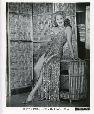 Betty Grable & Her Million Dollar Legs 1942 Pin - Up Glamour Photograph