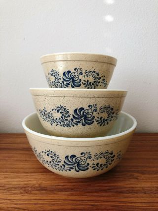 Set Of 3 Vintage Pyrex Homestead Tan Blue Mixing Bowls 401 402 403