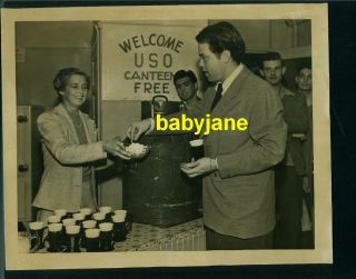 Orson Welles Vintage 8x10 Photo 1943 Candid At Uso Canteen