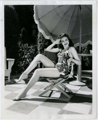 Barefoot Bathing Beauty Ann Miller 1941 Glamorous Pin - Up Photograph