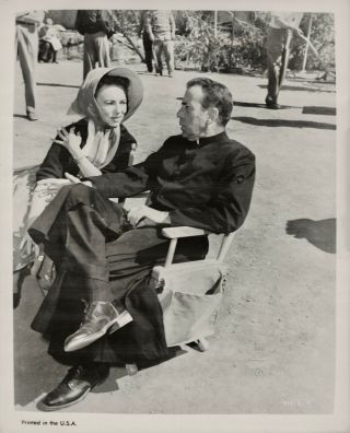 Agnes Moorehead & Humphrey Bogart Chat Between Scenes Orig 1955 On - Set Photo