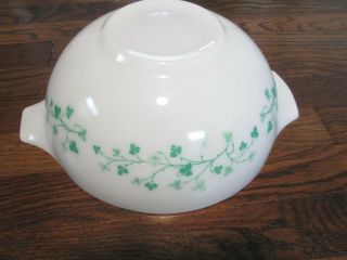 Vintage.  Pyrex Green & White Ivy Cinderella Bowl.  4 Qt.  444
