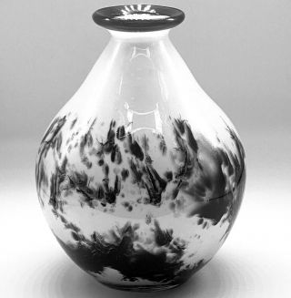 Vintage Mcm Murano Hand Blown Modern Black & White Cased Art Glass Vase 6”h 5”w
