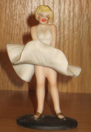Royal Orleans The Seven Year Itch Marilyn Monroe Figurine,  3.  5 " Tall,