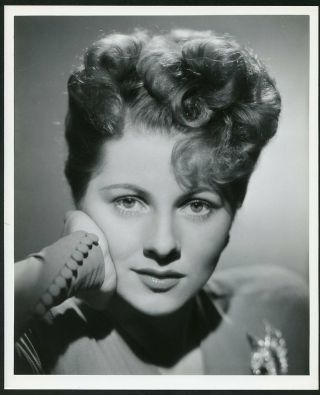 Joan Fontaine In Stunning Close - Up Portrait Vintage 1940s Photo