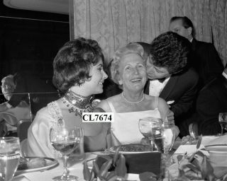 Elizabeth Taylor,  Eddie Fisher And Jennie Grossinger At Hotel Astor In York