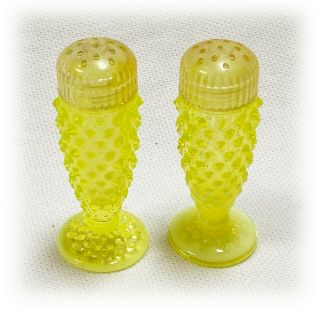 Vintage Fenton 389 Topaz Hobnail Opalescent Glass Footed Salt Pepper Shakers