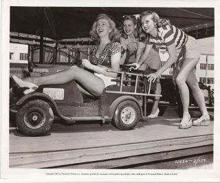 Ziegfeld Girl Sexy Legs Swimsuit Cheesecake Variety Girl 1947 Photo 33