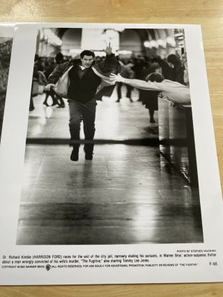 The Fugitive 1993 Press Kit HARRISON FORD TOMMY LEE JONES w/ 4 Press Photos 3